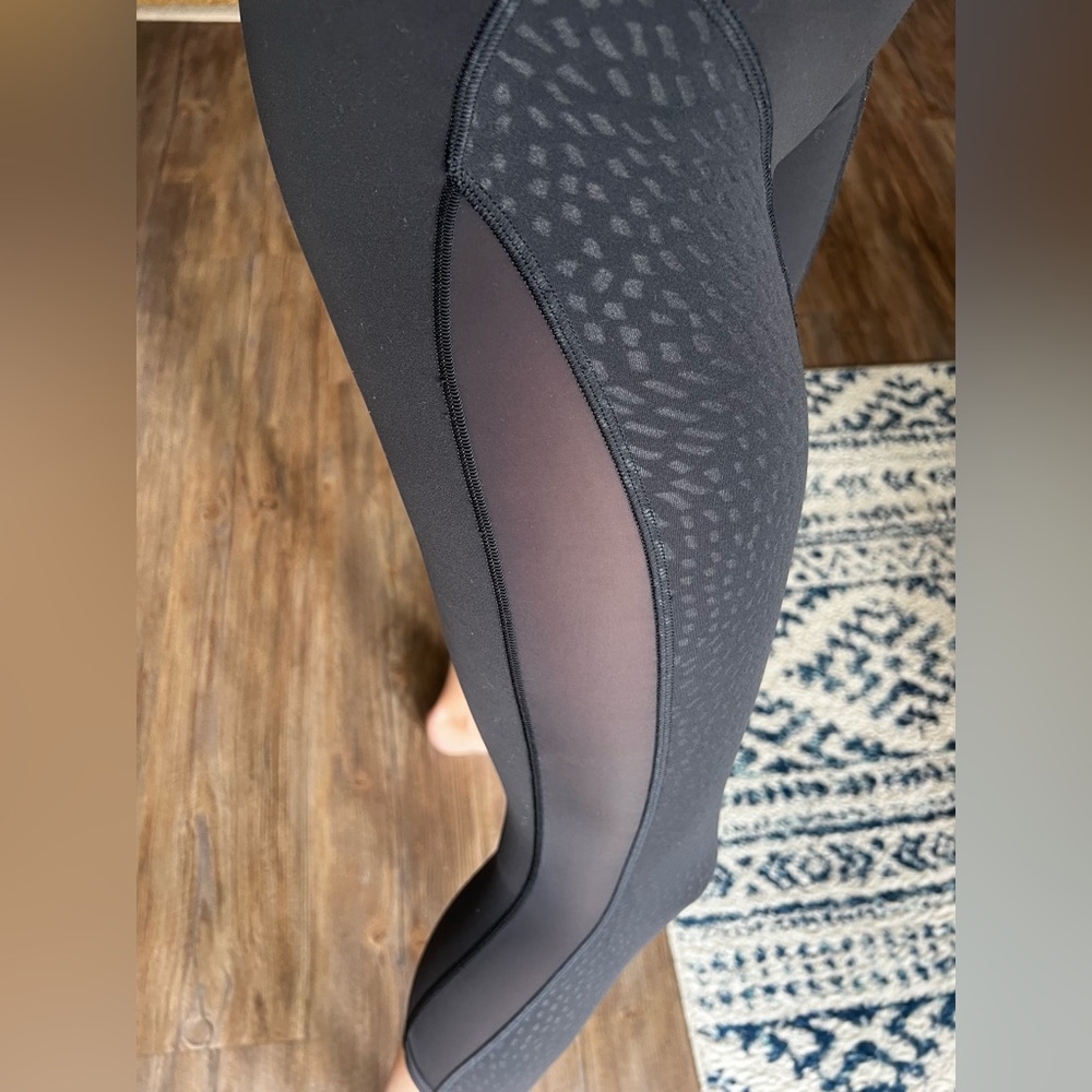 Lululemon Mesh Emboss InStill High Rise Tight - Picture 8 of 8